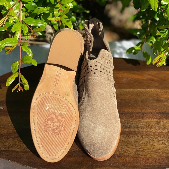 Vince Camuto🍂🍁booties women’s sz 4 - Picture 2 of 7